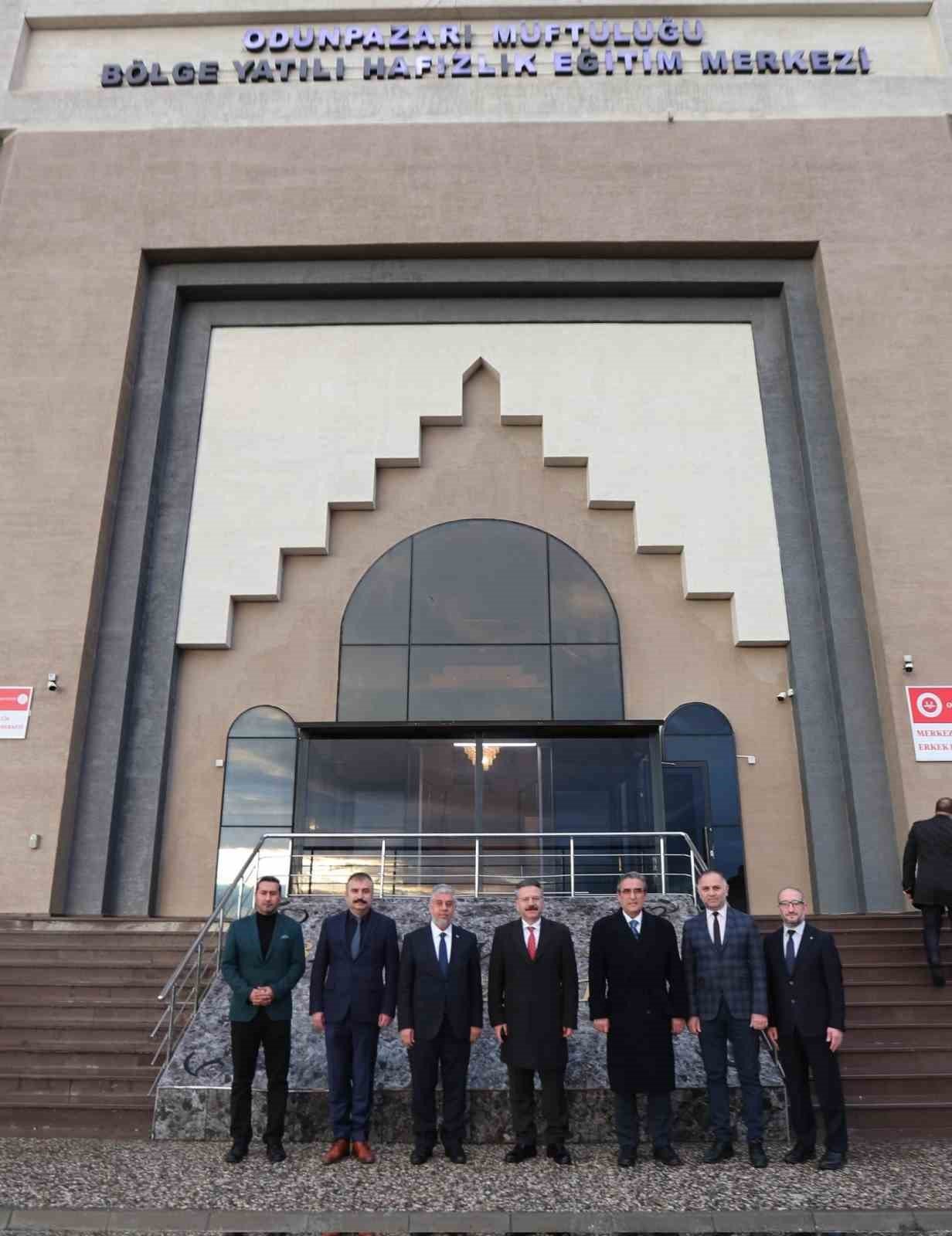 bilecik-haber_vali-huseyin-aksoy-aile-ve-sosyal-hizmetler-il-mudurlugu-cocuk-evleri-koordinasyon-merkezi-ogrencileri-ile-bir-araya-geldi-103690.jpg