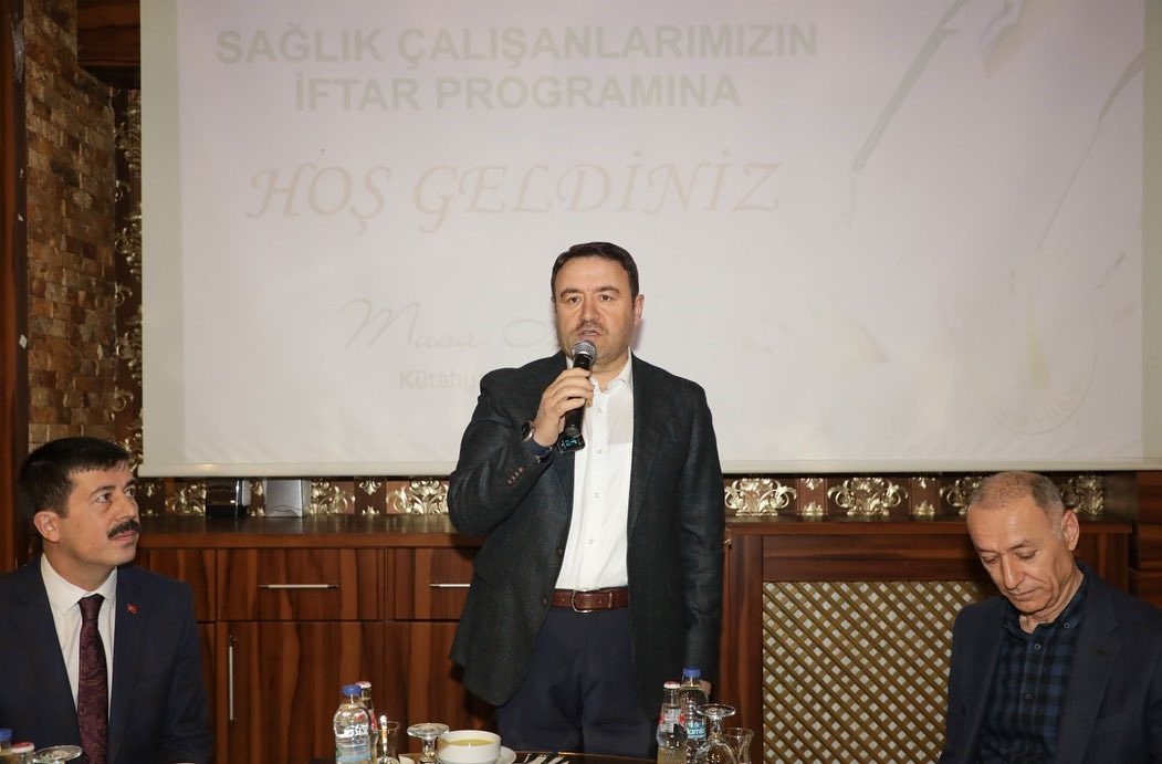 bilecik-haber_vali-isin-saglik-calisanlariyla-iftar-yapti-102748.jpg