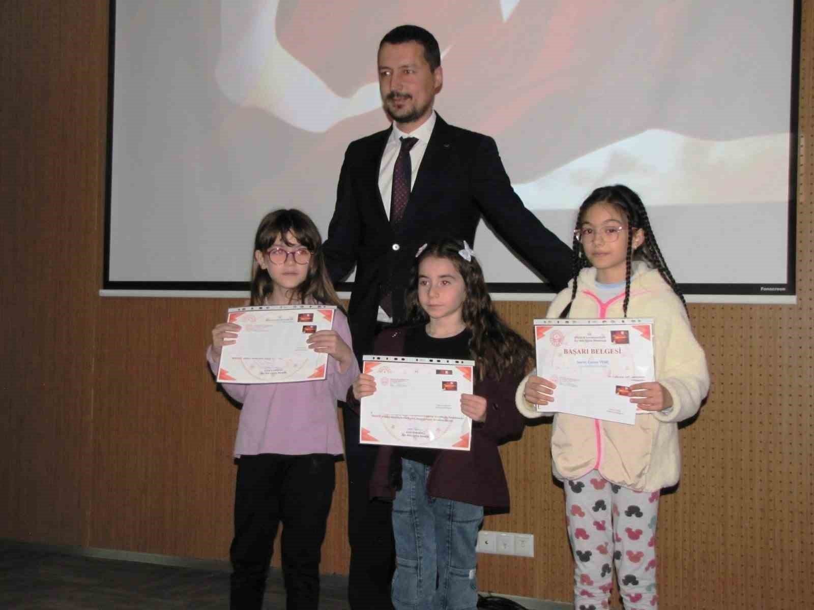 bilecik-haber_yarismalarda-dereceye-giren-ogrenciler-odullendirildi-101667.jpg