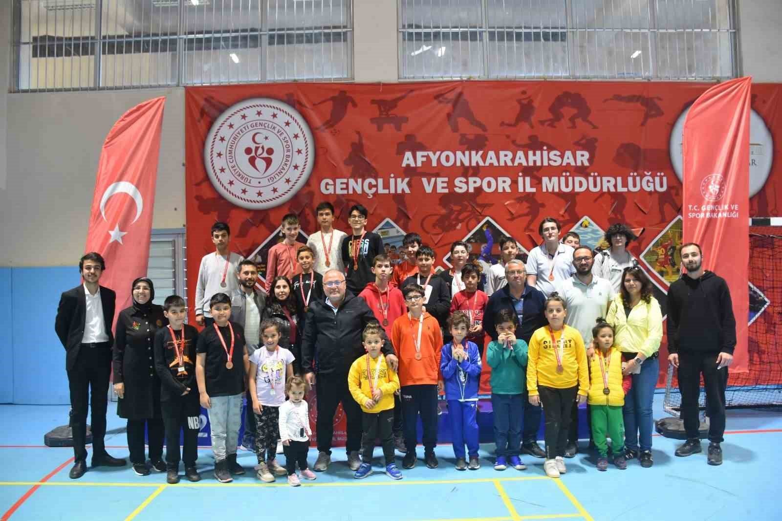 bilecik-haber_23-nisan-ulusal-egemenlik-ve-cocuk-bayrami-satranc-turnuvasi-sona-erdi-598.jpg