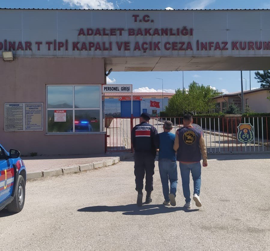 bilecik-haber_4-yil-9-ay-hapis-cezasi-bulunan-sahsi-jandarma-yakaladi-171.jpg