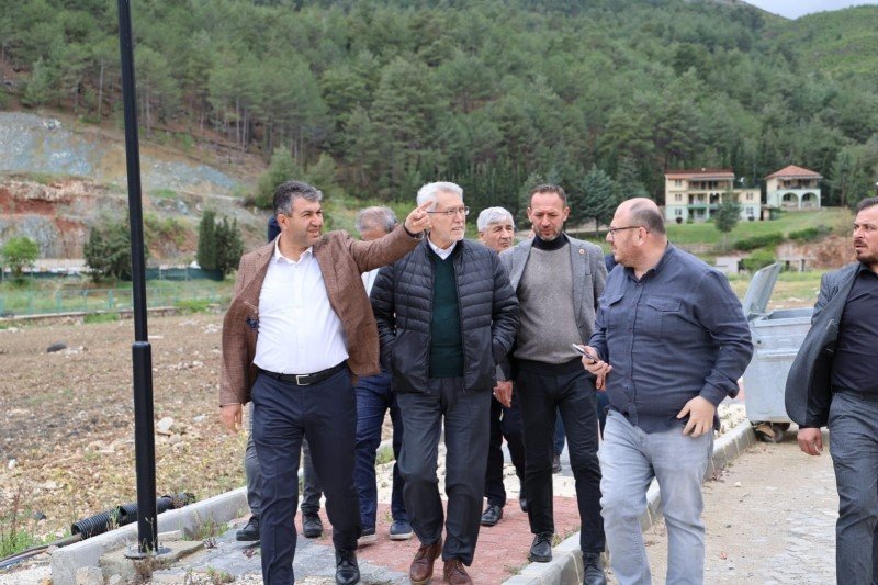 bilecik-haber_baskan-akel-ilica-termal-tatil-koyunde-eksikler-giderildiginde-ekonomiye-buyuk-katki-saglayacak-624.jpg