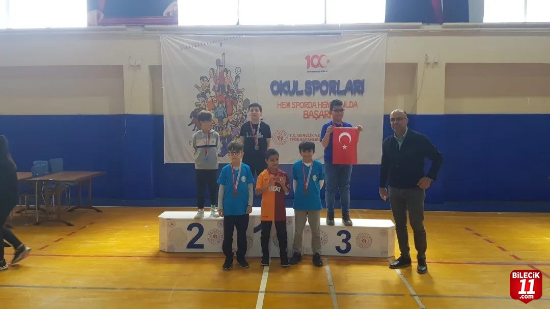bilecik-haber_bozuyuk-belediyesi-satranc-sporculari-turnuvadan-madalyalarla-dondu-545.jpg