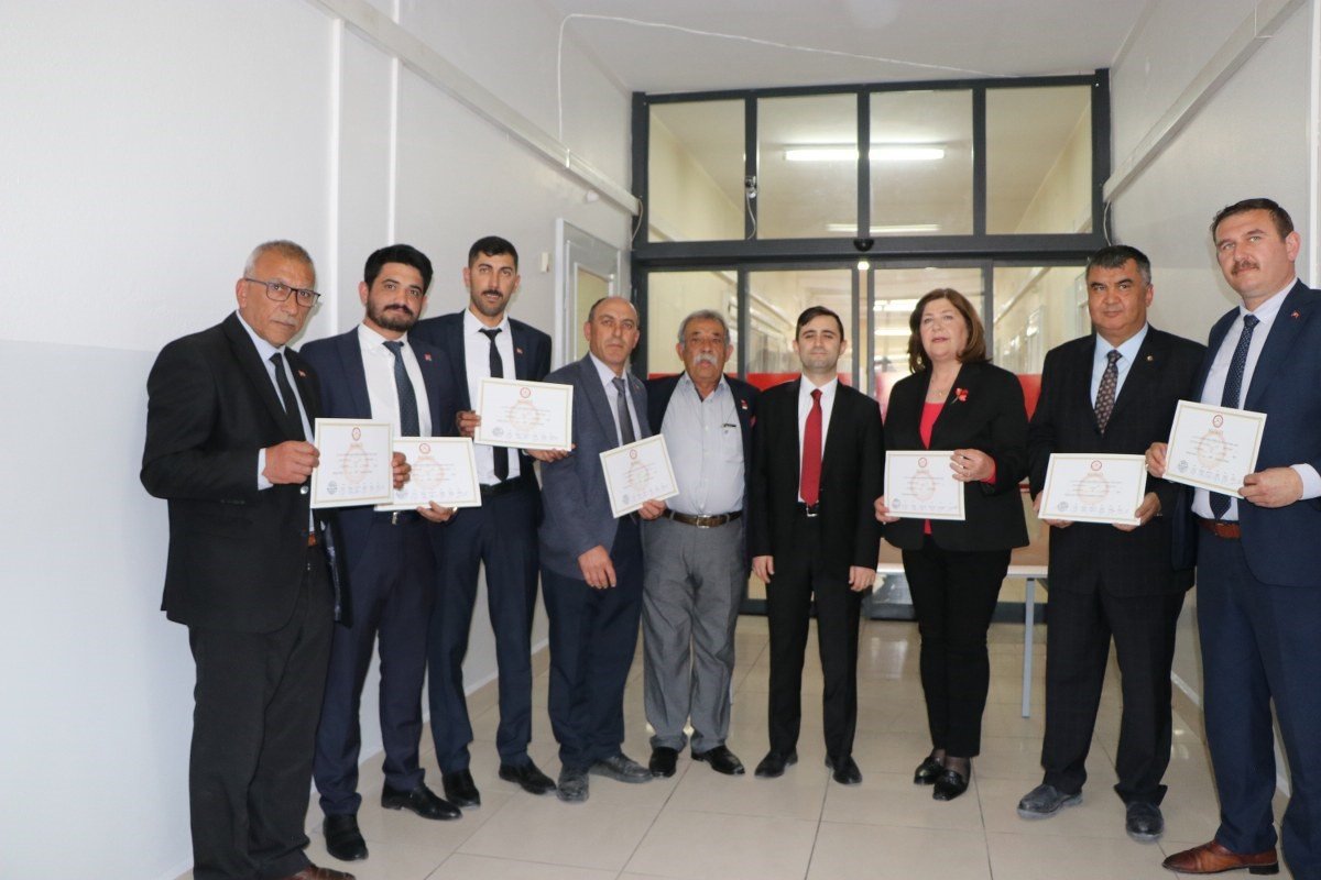 bilecik-haber_cifteler-in-yeni-baskani-mazbatasini-aldi-106021.jpg