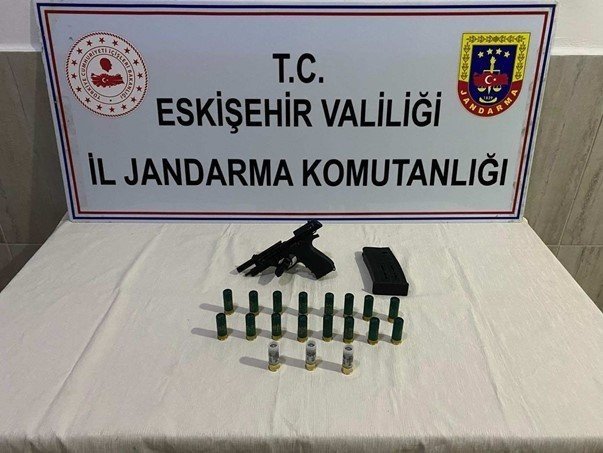 bilecik-haber_cok-sayida-ruhsatsiz-silah-ve-muhimmat-ele-gecirildi-105918.jpg