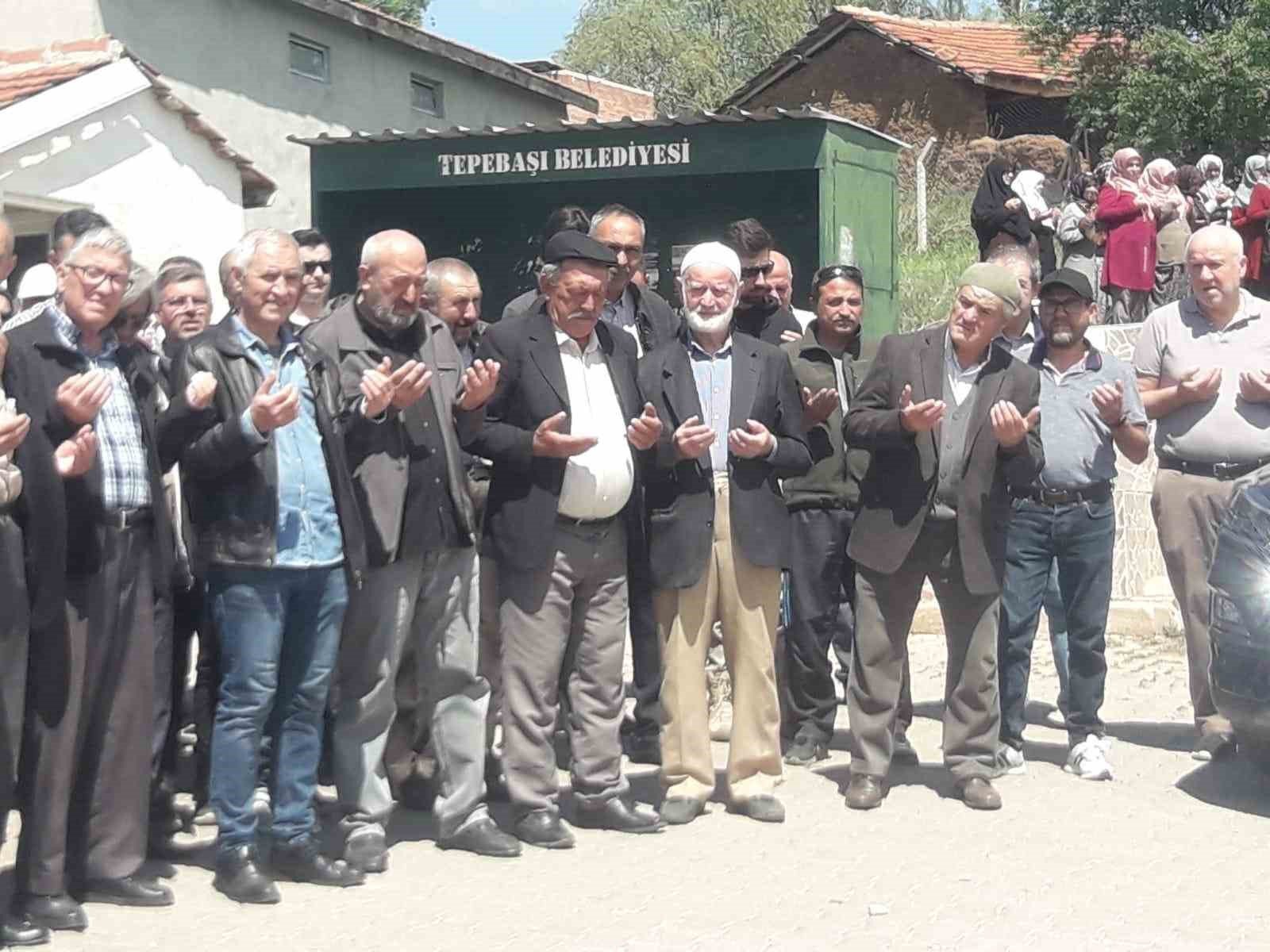 bilecik-haber_danisment-mahallesi-nde-geleneksel-yagmur-duasi-yapildi-652.jpg