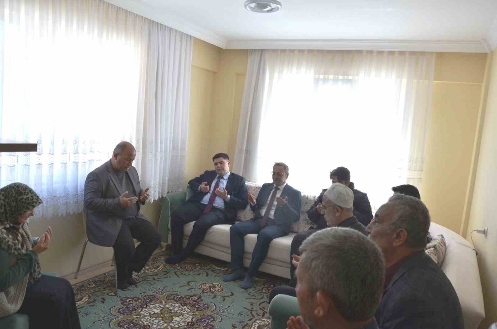 bilecik-haber_emet-kaymakami-seyman-sehit-aileleri-devletin-mukaddes-emanetleridir-106730.jpg