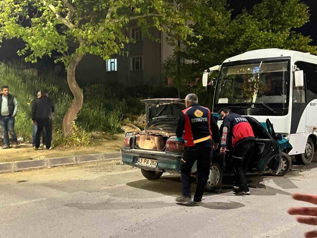 bilecik-haber_emet-te-trafik-kazasi-3-yarali-1884.jpg