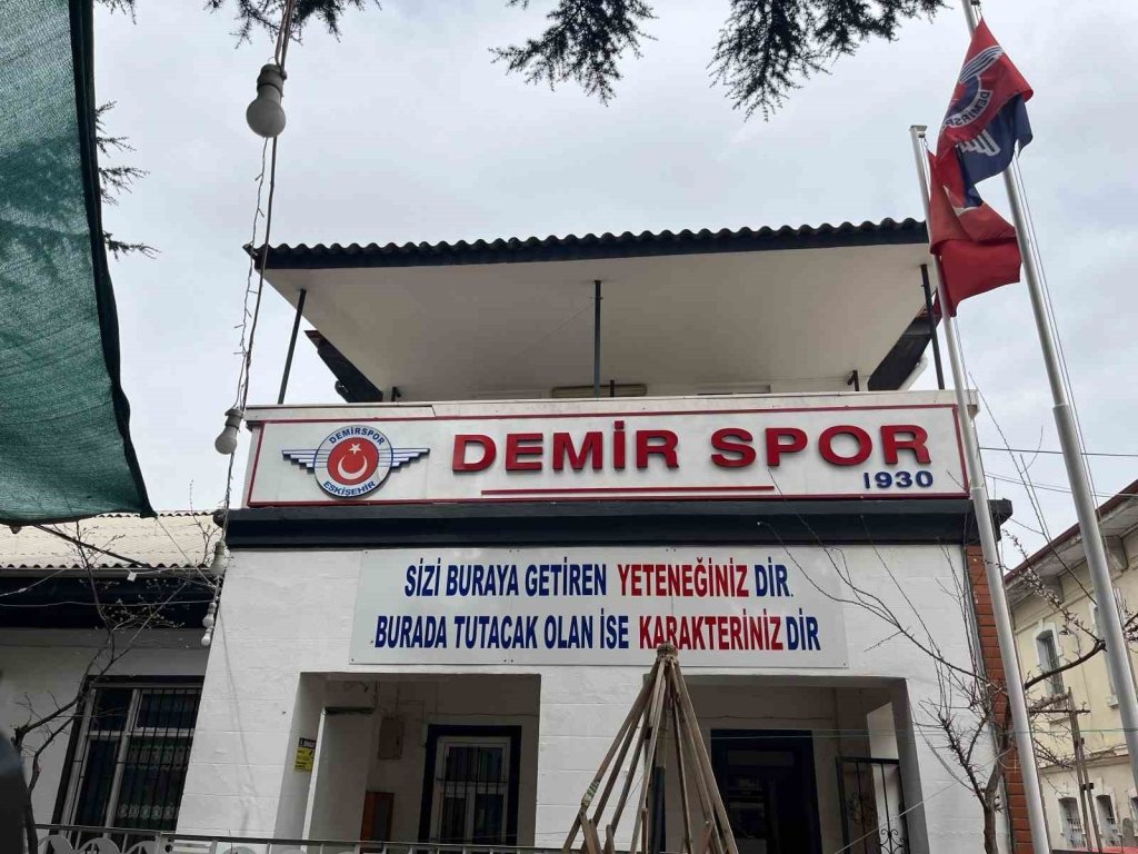 bilecik-haber_eskisehir-deki-tren-gari-otoparki-gelirinin-ankara-demirspor-a-ait-olmasi-1603.jpg