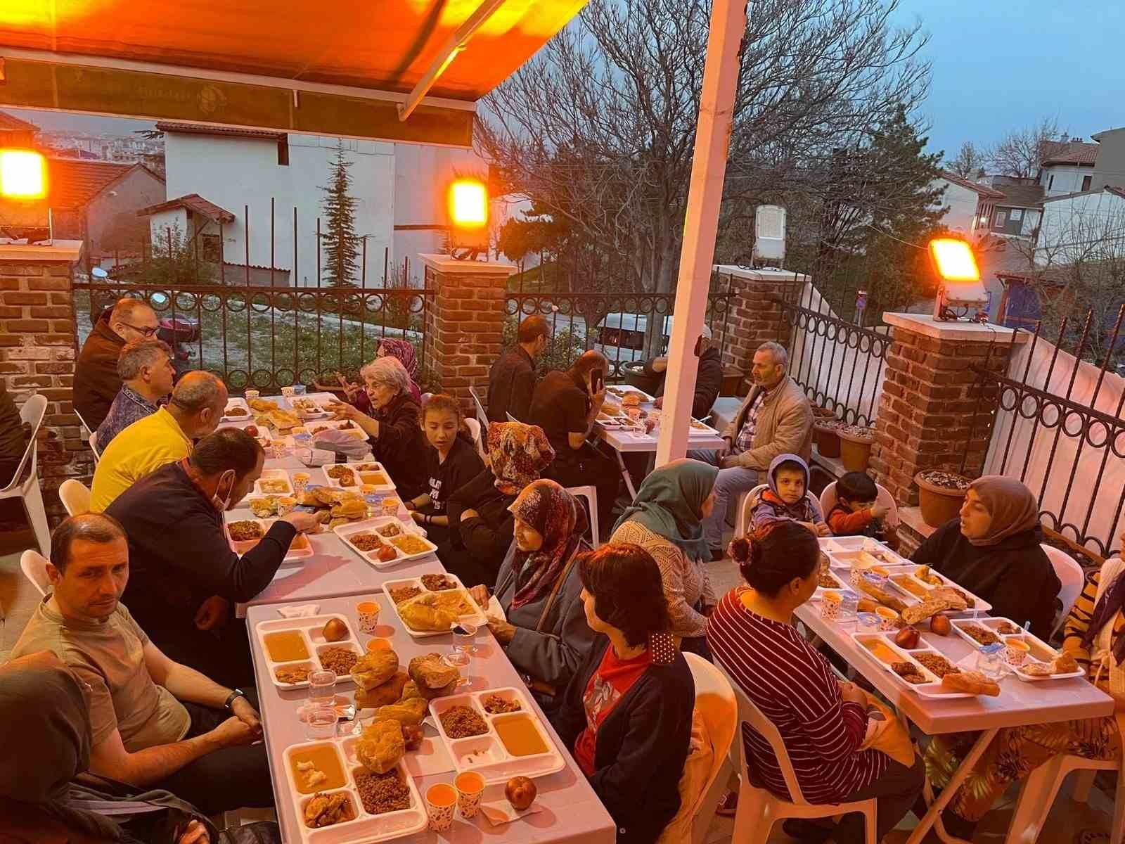 bilecik-haber_eskisehir-turk-ocagi-nin-yardim-ve-iftar-programlari-devam-ediyor-105752.jpg