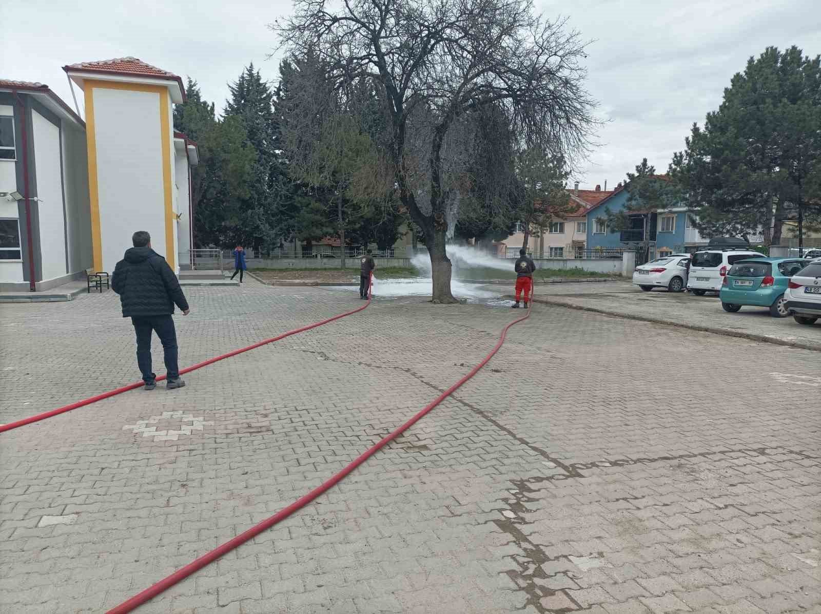 bilecik-haber_gediz-de-orman-yangini-gonulluluk-egitimi-106033.jpg