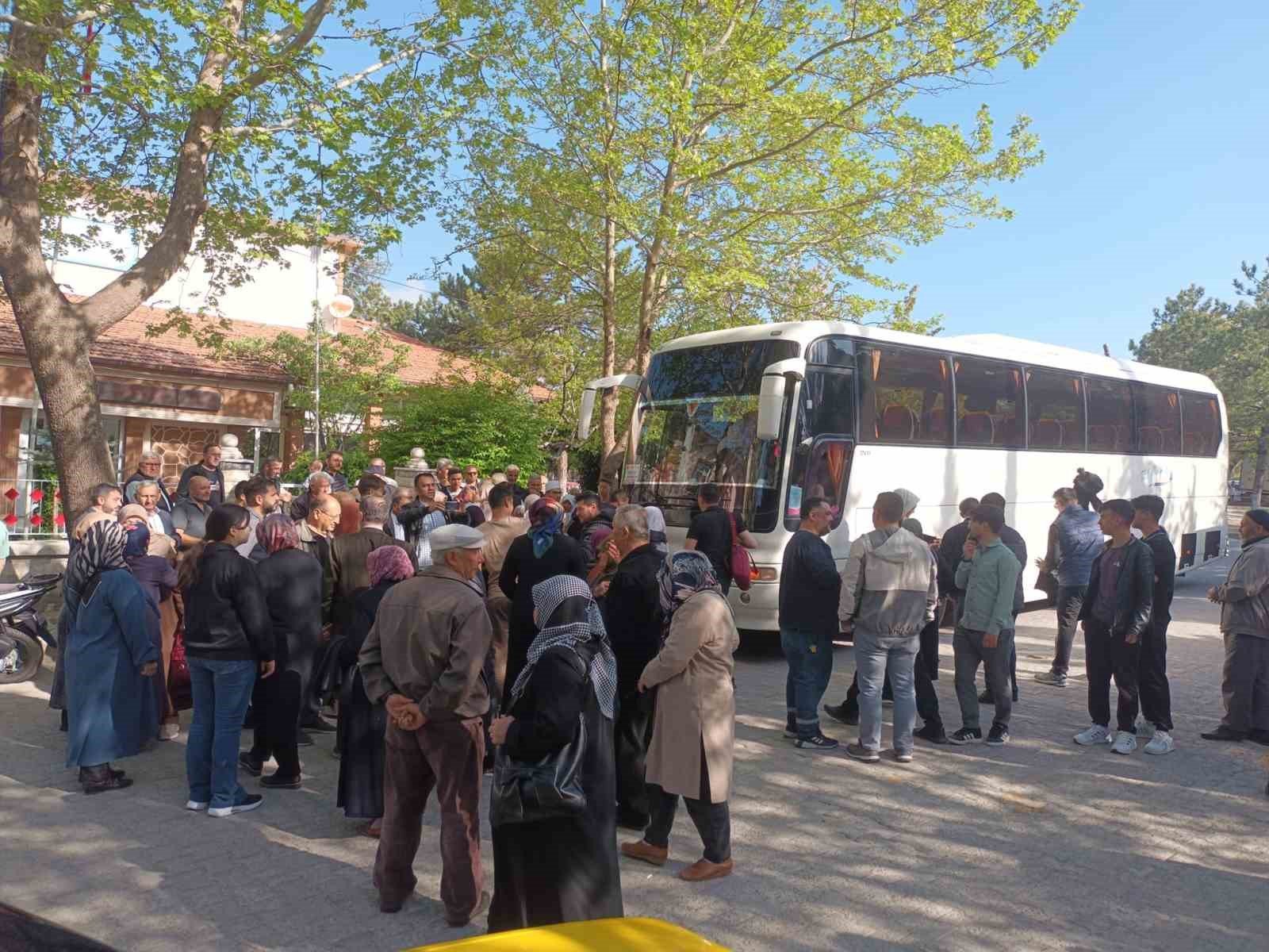 bilecik-haber_hayirseverlerin-destegi-ile-hafizligi-bitiren-ogrenciler-umreye-gitti-626.jpg