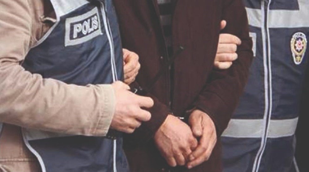 bilecik-haber_hirsizlik-sucundan-95-yil-6-ay-hapis-cezasi-bulunan-sahis-yakalandi-284.jpg