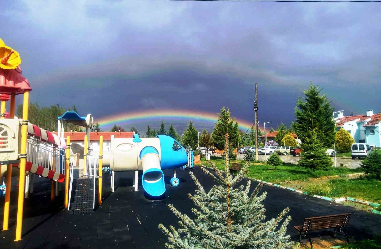 bilecik-haber_hisarcik-esire-termal-turizm-merkezinde-gokkusagi-buyuledi-691.jpg
