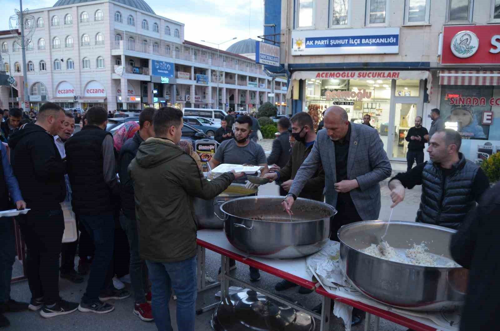 bilecik-haber_imece-usulu-ile-3-bin-kisilik-iftar-yaptilar-106244.jpg