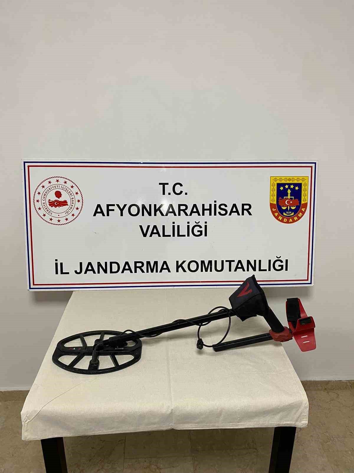 bilecik-haber_kacak-kazi-ile-define-arayan-6-kisi-jandarma-tarafindan-sucustu-yapildi-106665.jpg