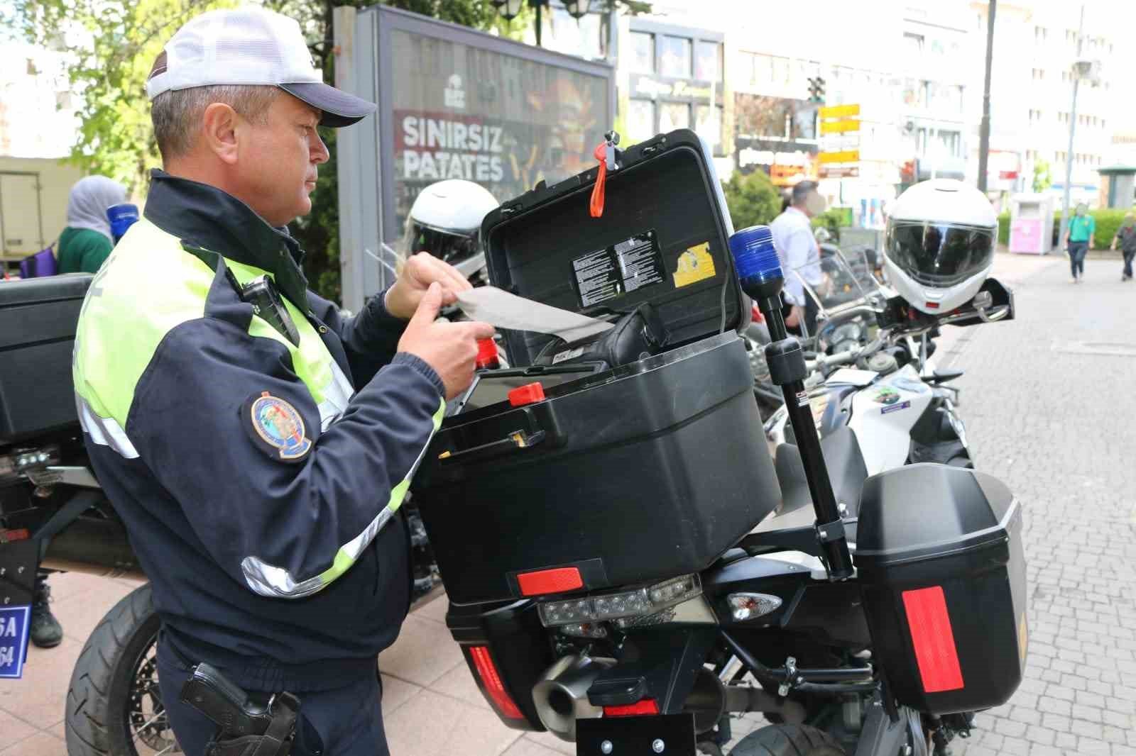 bilecik-haber_kentin-en-islek-2-bolgesinin-trafige-kapali-alanlarinda-denetim-288.jpg