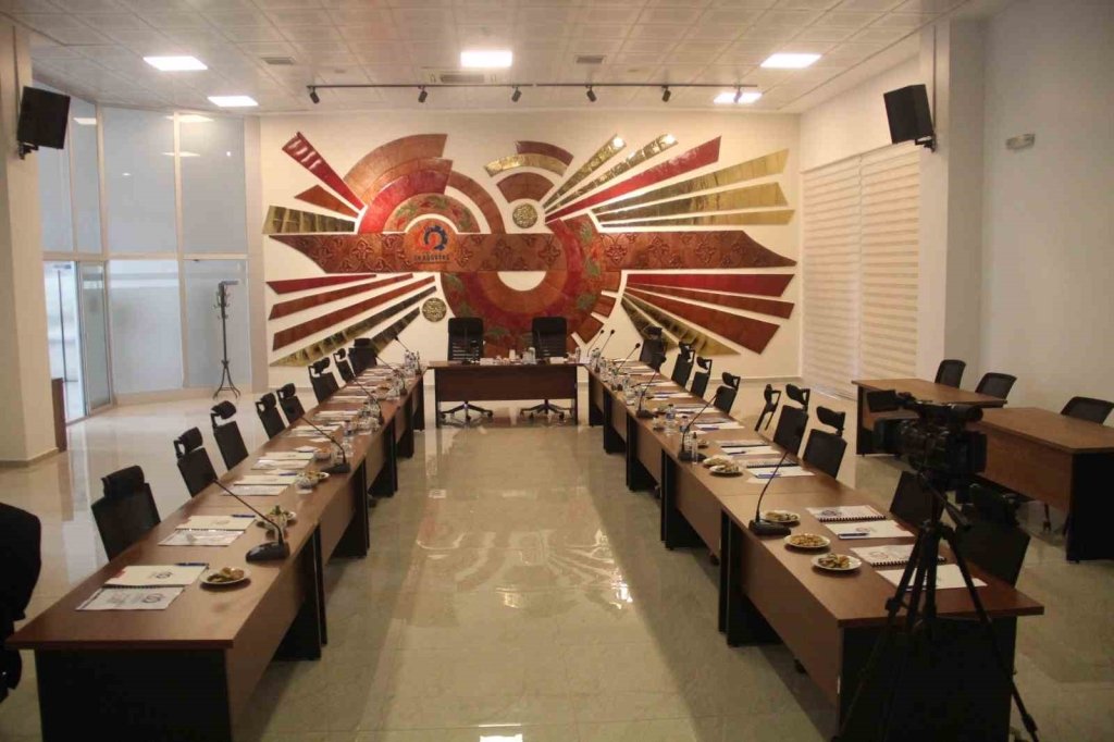 bilecik-haber_kutahya-30-agustos-osb-ye-yatirimcilarindan-olan-mf-seramik-tarafindan-pano-hediye-edildi-1582.jpg
