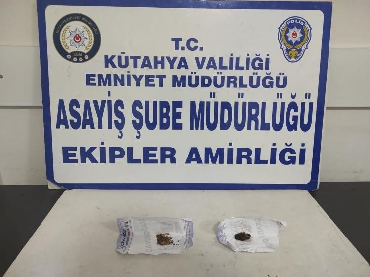 bilecik-haber_kutahya-da-bekciler-bir-kisinin-uzerinde-uyusturucu-ele-gecirdi-107405.jpg