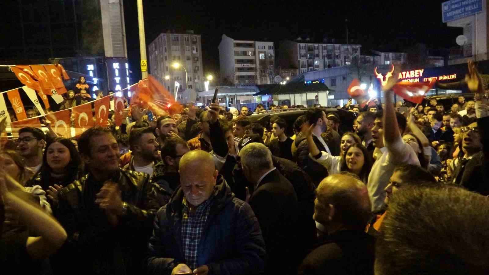bilecik-haber_kutahya-da-chp-li-eyup-kahveci-belediye-baskani-oldu-105194.jpg