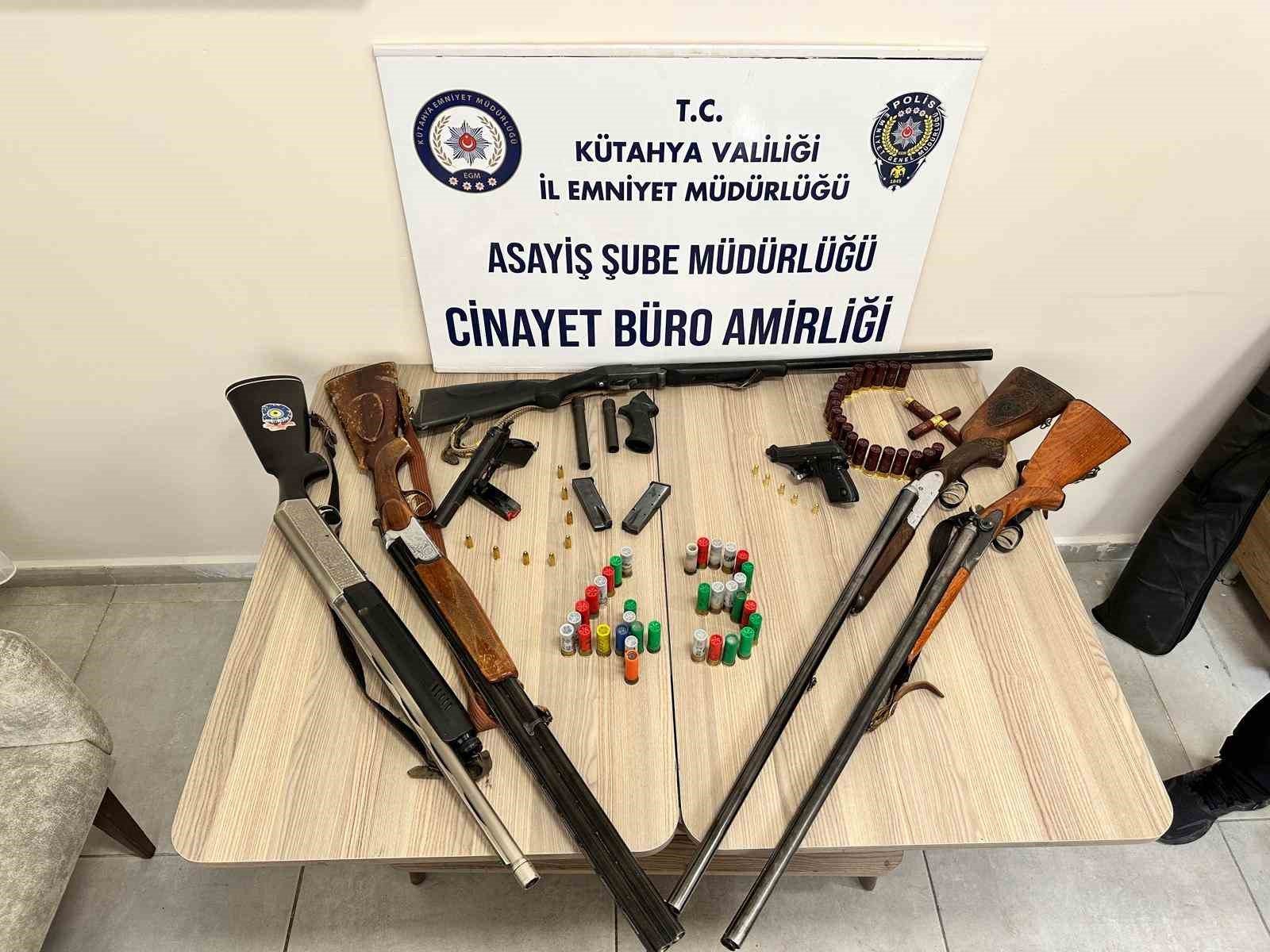 bilecik-haber_kutahya-da-silah-ticareti-operasyonu-6-gozalti-992.jpg