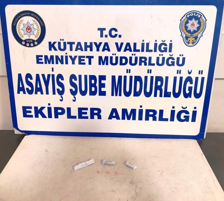 bilecik-haber_kutahya-da-supheli-sahsin-uzerinde-uyusturucu-ele-gecirildi-107755.jpg