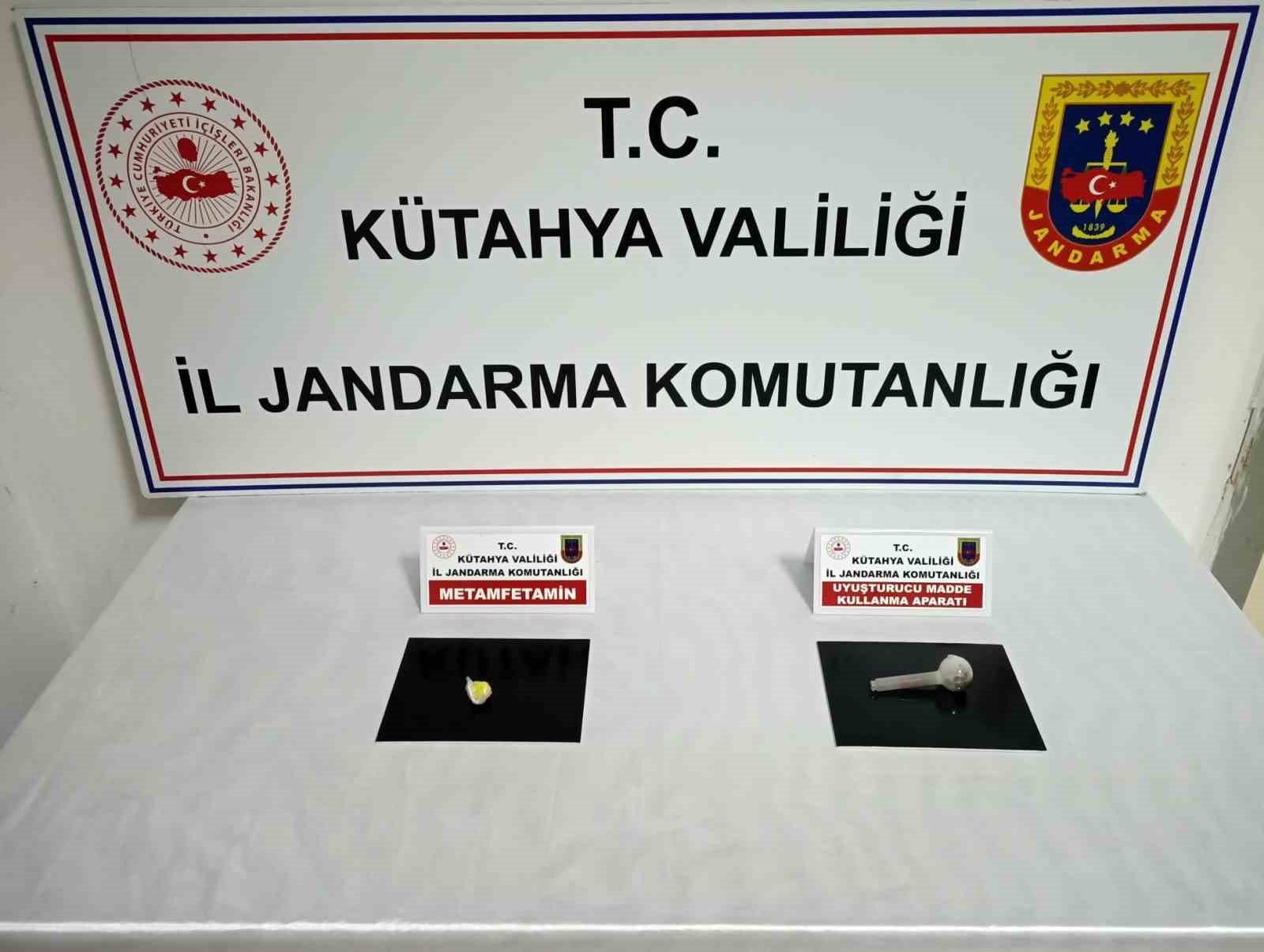 bilecik-haber_kutahya-da-uzerinde-uyusturucu-ile-yakalanan-sahis-tutuklandi-105342.jpg