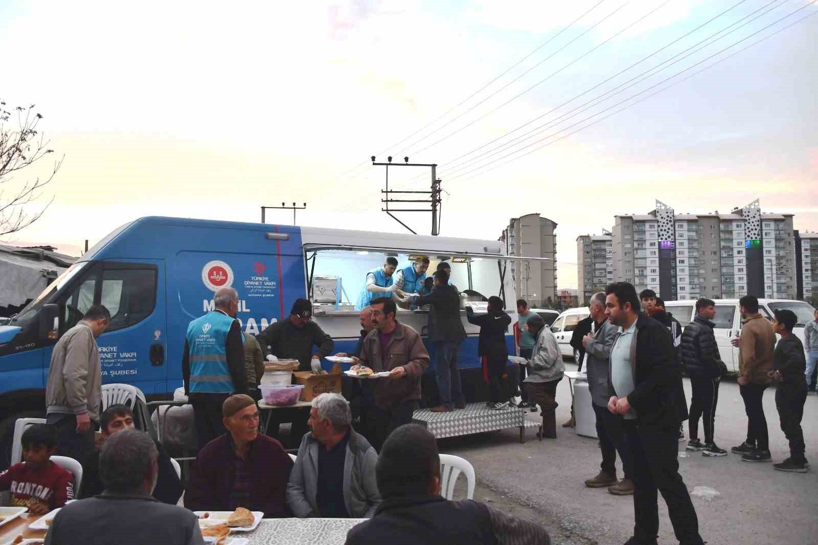 bilecik-haber_kutahya-il-muftulugunden-roman-vatandaslara-iftar-106035.jpg