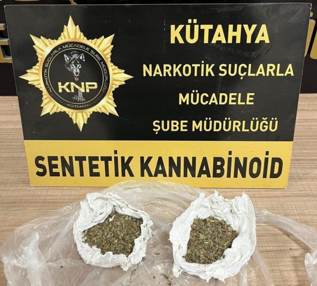 bilecik-haber_kutahya-otogarinda-2-kisinin-uzerinde-uyusturucu-ele-gecirildi-1583.jpg