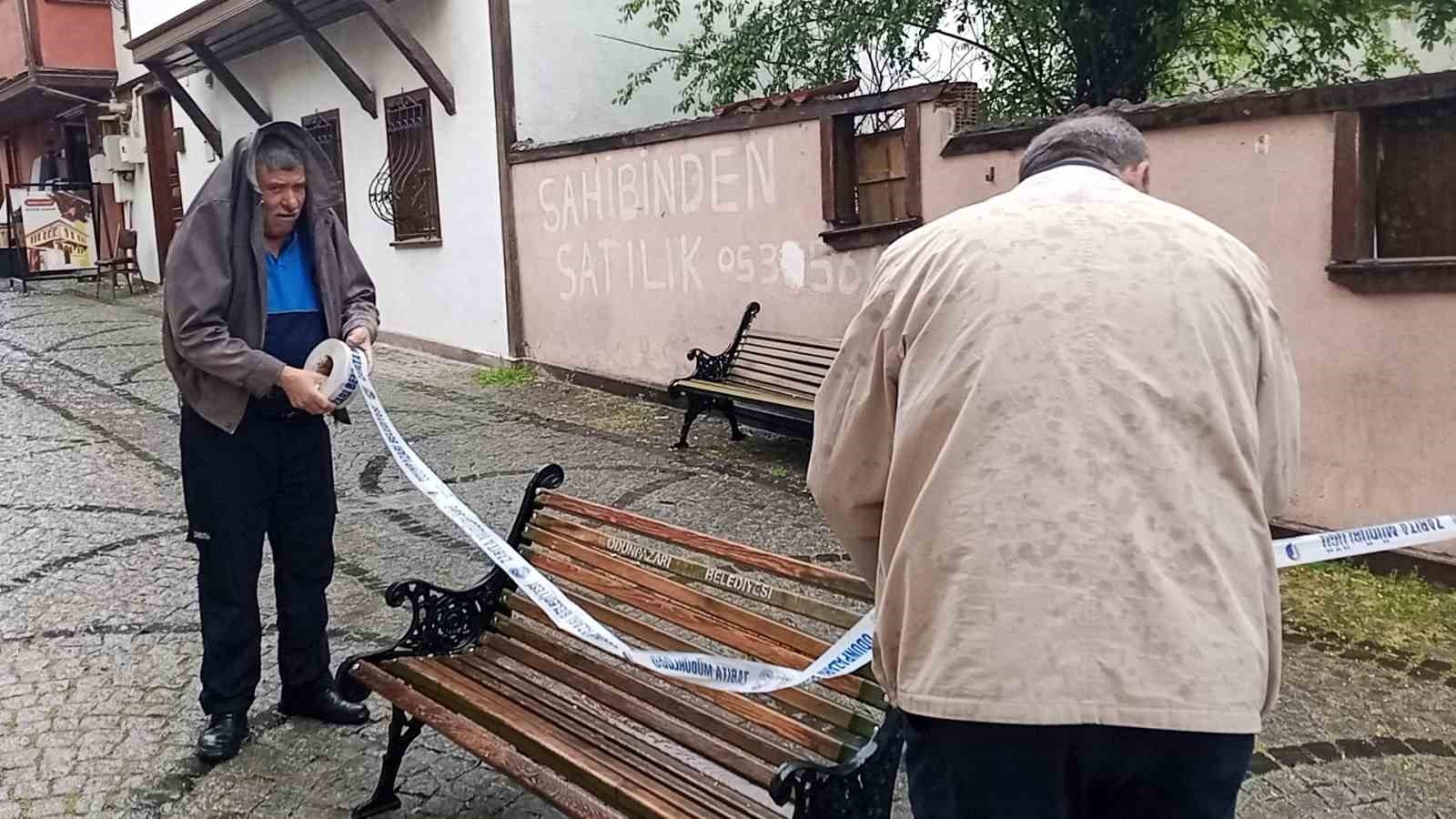 bilecik-haber_kuvvetli-ruzgar-ve-firtina-binanin-straforlarini-ucurdu-311.jpg