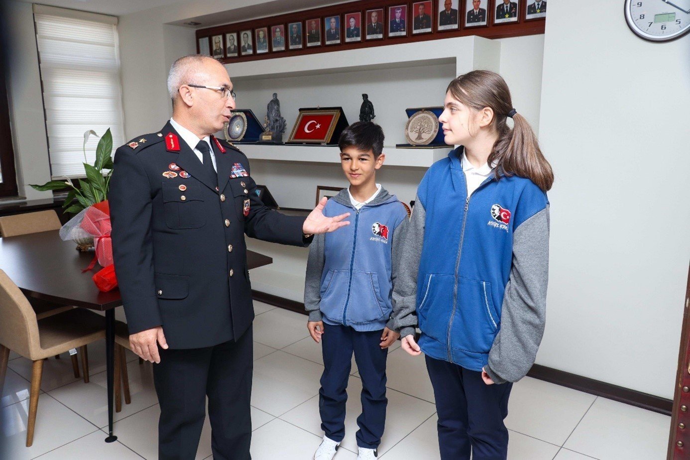 bilecik-haber_ortaokul-ogrencilerinden-eskisehir-il-jandarma-komutanligi-na-ziyaret-693.jpg