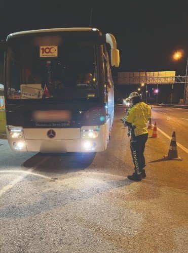 bilecik-haber_polis-33-otobus-soforune-ve-yolculara-bilgilendirme-egitimi-verdi-107160.jpg