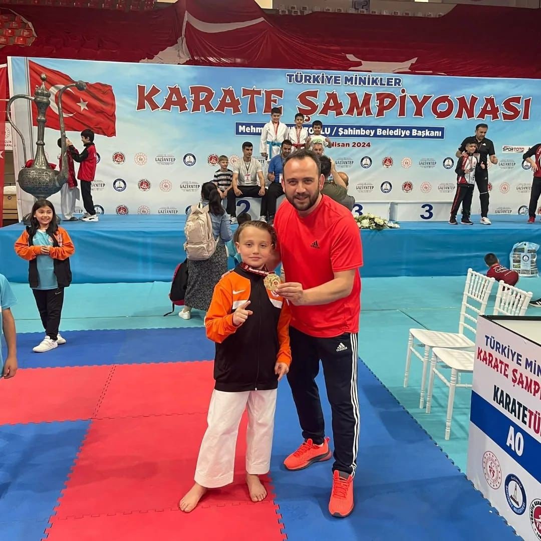 bilecik-haber_sandikli-nin-altin-cocugu-turkiye-sampiyonu-oldu-681.jpg