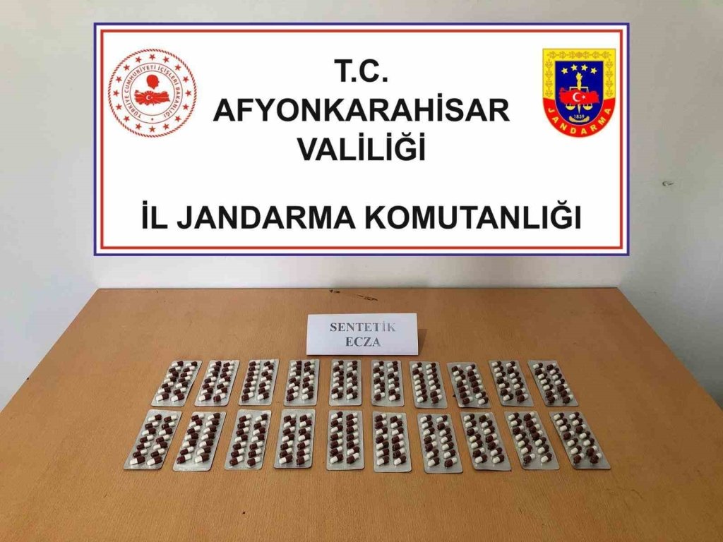 bilecik-haber_sehir-disindan-getirdigi-uyusturucu-haplari-satamadan-yakalandi-1639.jpg