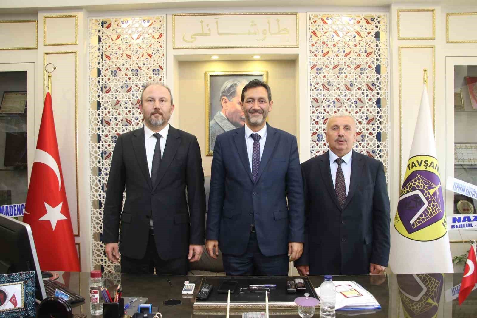 bilecik-haber_tavsanli-da-aziz-solmaz-ve-irfan-gulec-belediye-baskan-yardimcisi-107605.jpg