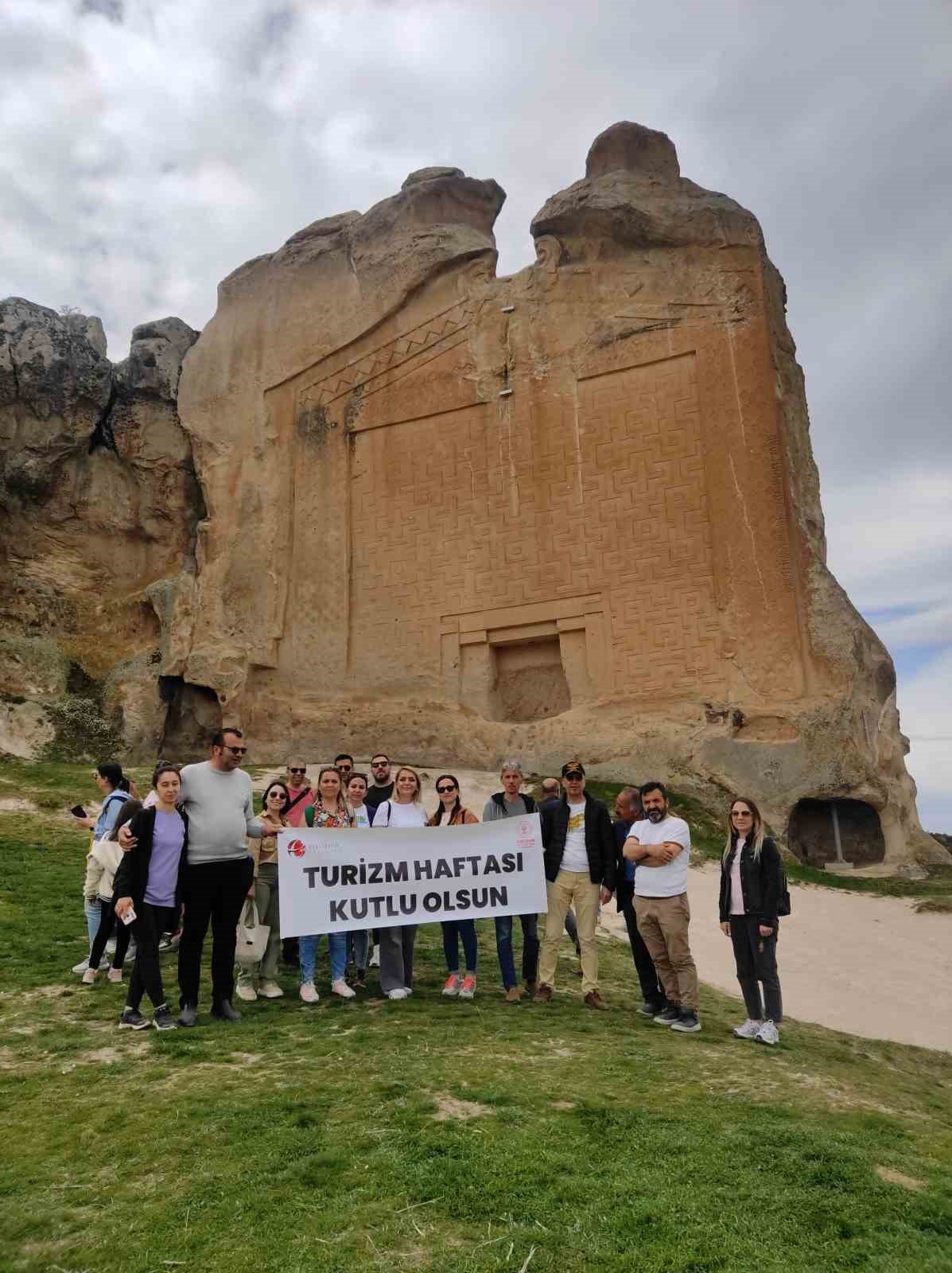 bilecik-haber_universiteli-ve-liseli-ogrenciler-turizm-haftasi-ni-yazilikaya-da-kutladi-107874.jpg