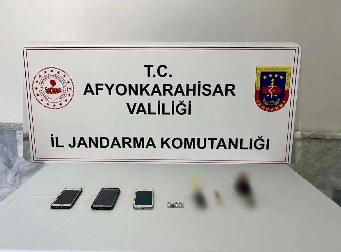 bilecik-haber_uyusturucu-kullanan-ve-satan-iki-sahis-gozaltina-alindi-107748.jpg