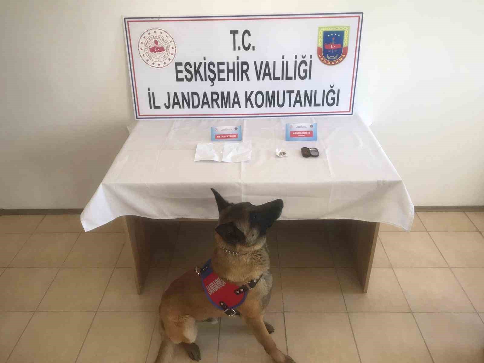 bilecik-haber_uzerinde-ve-aracinda-uyusturucu-tasiyan-supheli-yol-kontrolunde-yakalandi-106406.jpg