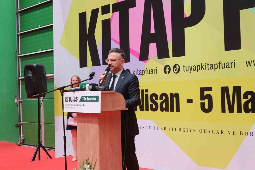bilecik-haber_vali-aksoy-eskisehir-3-uncu-kitap-fuari-nin-acilisini-gerceklestirdi-1472.jpg