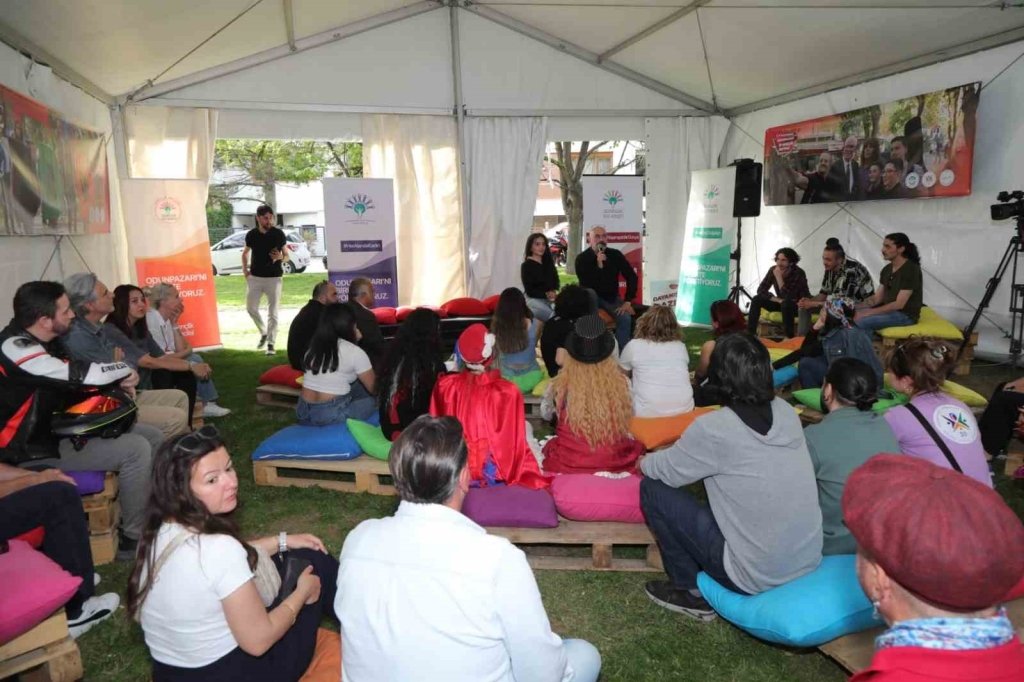 bilecik-haber_3d-genclik-festivali-nde-ezel-akay-ve-gurkan-hacir-genclerle-bulustu-5096.jpg