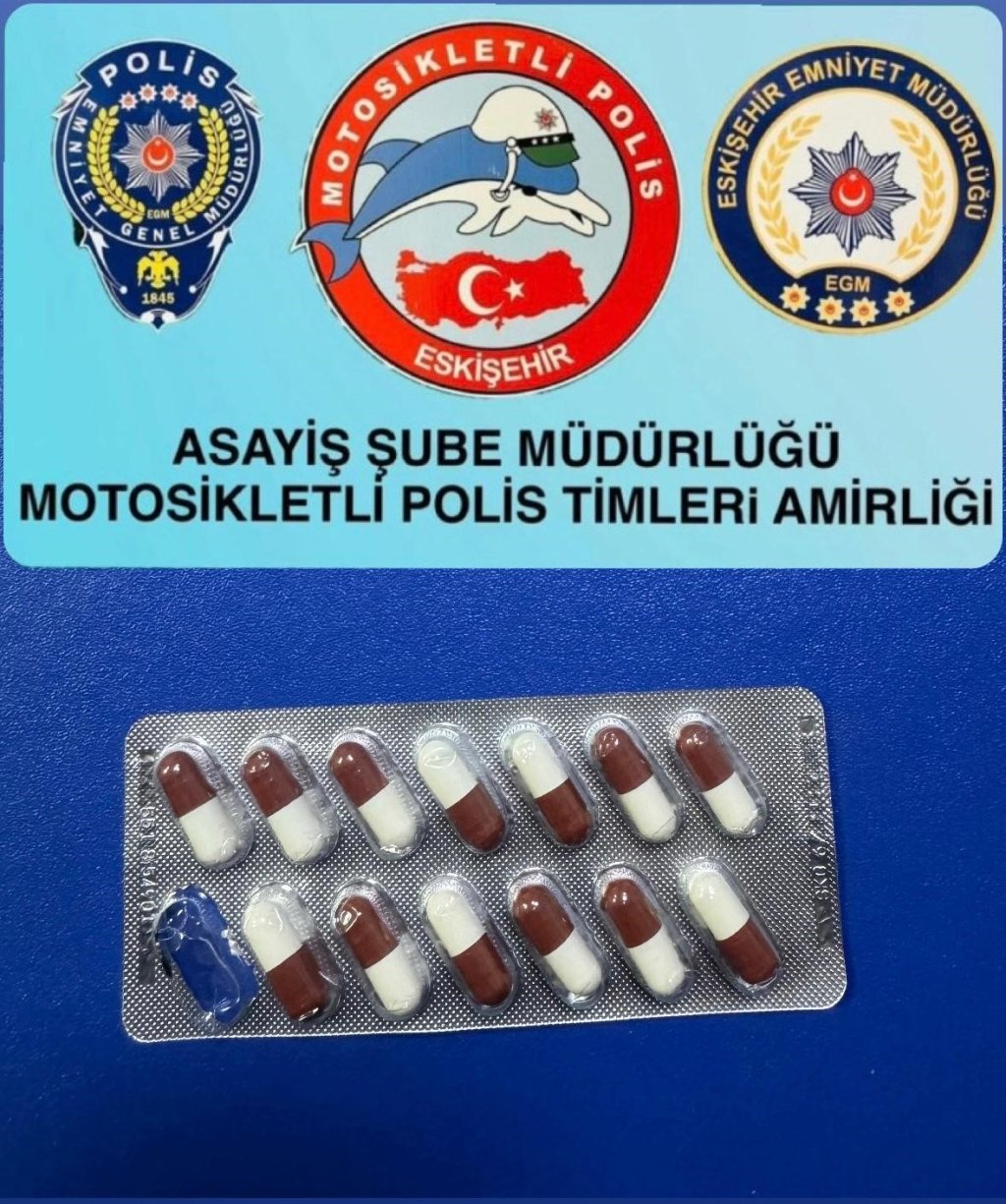 bilecik-haber_4-suphelinin-uzerinde-1-ruhsatsiz-tabanca-ve-uyusturucu-maddeler-ele-gecirildi-7954.jpg