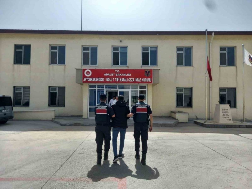 bilecik-haber_4-yil-4-ay-15-gun-hapis-cezasi-ile-aranan-sahsi-jandarma-yakaladi-6063.jpg