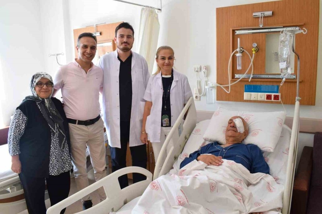 bilecik-haber_75-yasindaki-hastanin-kornea-nakli-basariyla-yapildi-2248.jpg