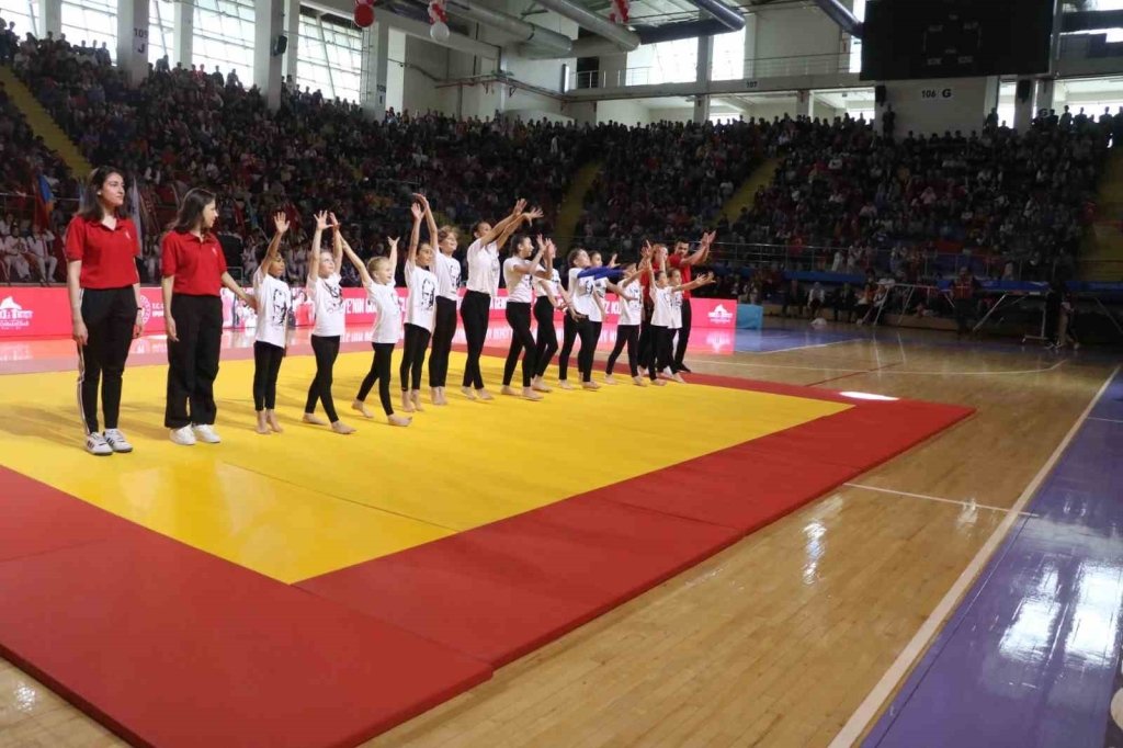 bilecik-haber_afyonkarahisar-da-19-mayis-coskusu-5279.jpg
