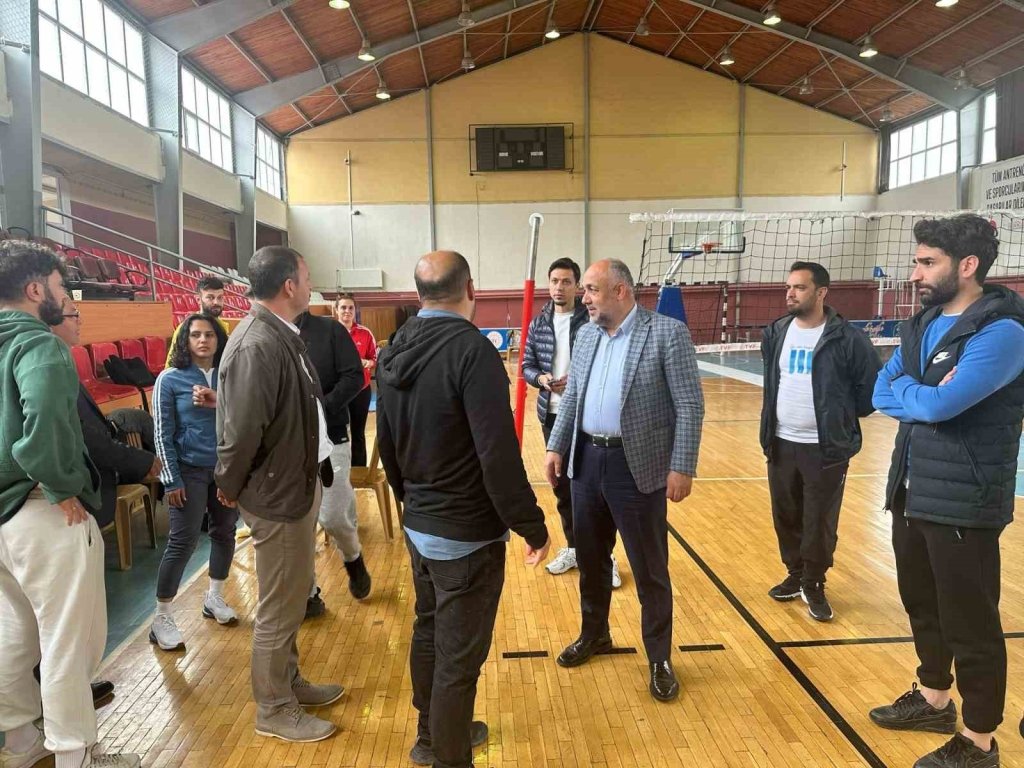 bilecik-haber_afyonkarahisar-da-genc-sporcular-mudur-kasapoglu-ile-bir-araya-geldi-7387.jpg