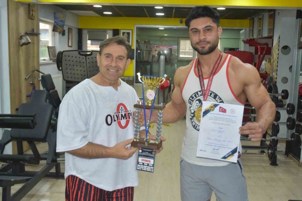 bilecik-haber_afyonkarahisarli-sporcu-vucut-gelistirme-sampiyonasinda-avrupa-ikincisi-oldu-4377.jpg