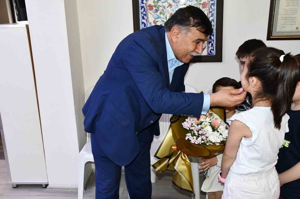 bilecik-haber_baskan-koca-10-yasina-gelen-hos-geldin-bebekleri-ile-bulustu-3377.jpg
