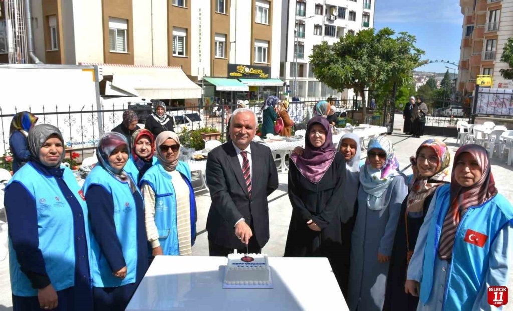 bilecik-haber_bilecik-te-hayir-carsisi-duzenlendi-6772.jpg