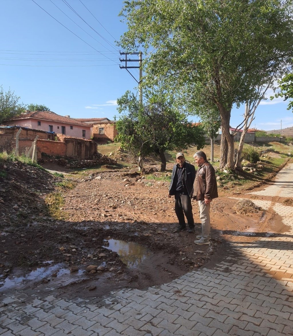 bilecik-haber_bolvadin-de-saganak-yagis-hayati-olumsuz-etkiledi-2124.jpg