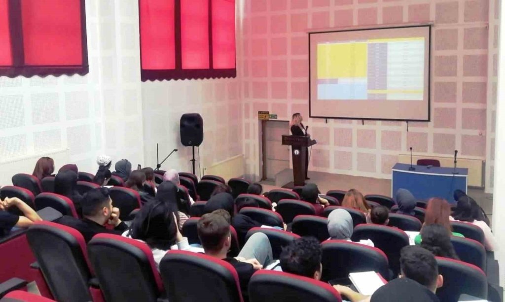bilecik-haber_emet-myo-da-cumhuriyetin-100-yilinda-turkiye-ekonomisi-konulu-konferans-7735.jpg